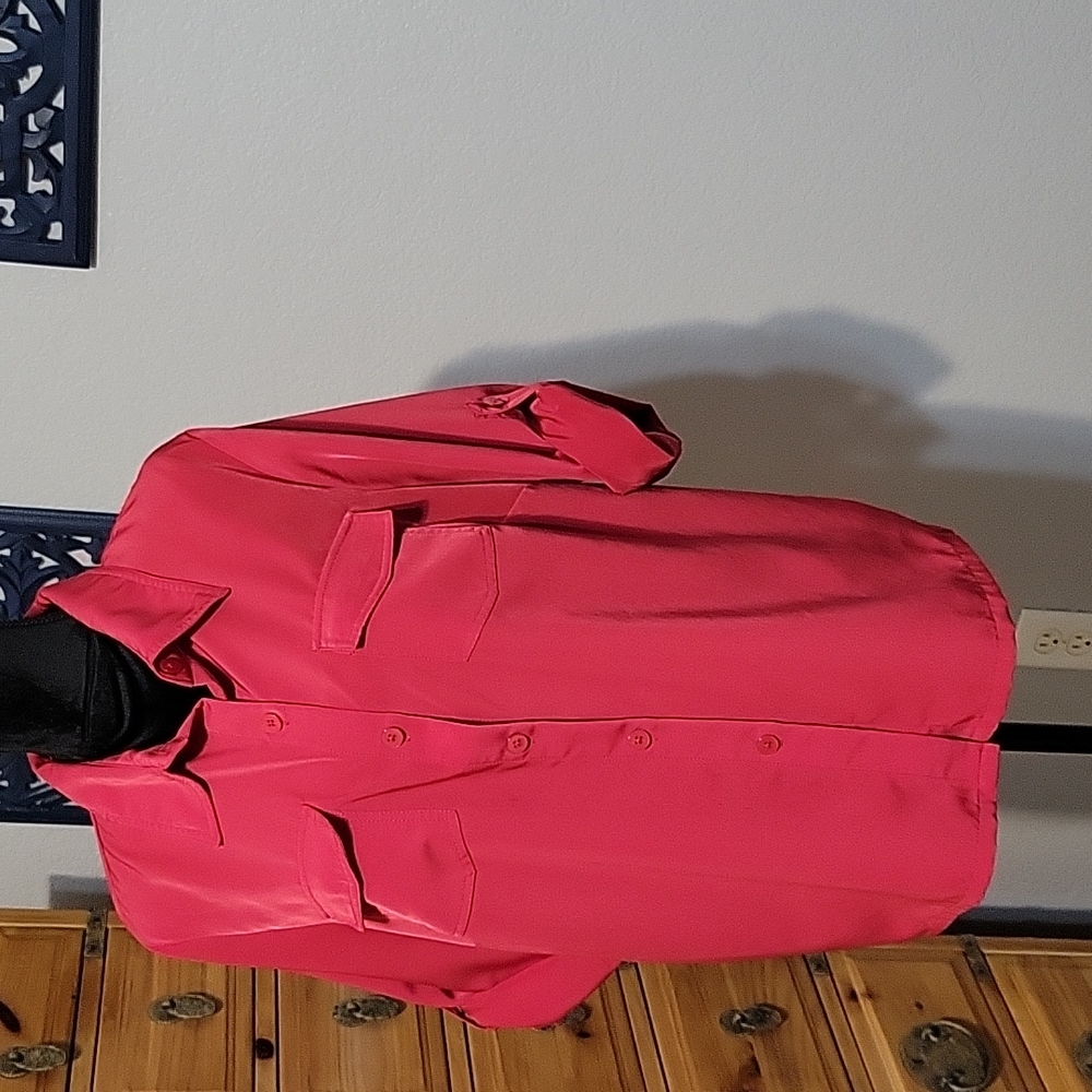 Susan Graver No-iron red shirt in excellent condition